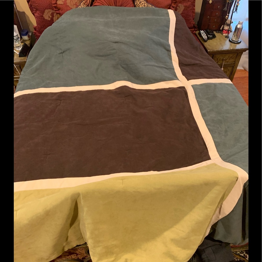 Twin Size Micro-Suede Color-Block Comforter And Pillow Case